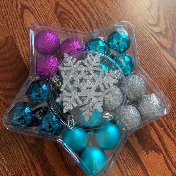 Target Other - 3/$10 NWT Shatter resistant ornament set.